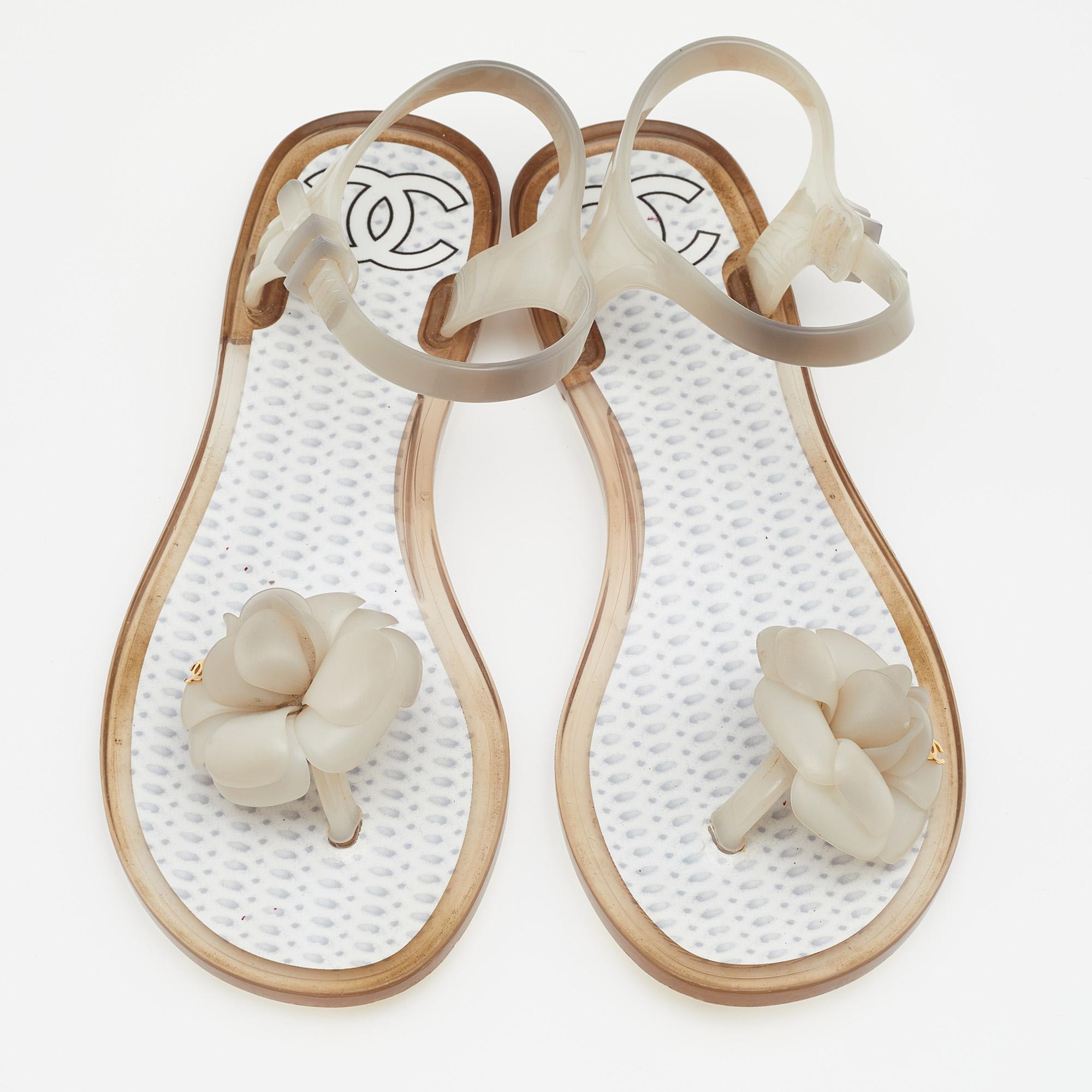 Comfort coupled with fashion creates wonders, and these sandals from Chanel are an example of that. These grey flat sandals are crafted from jelly into a thong design. They flaunt the signature Camellia flower with the CC logo on the uppers.

