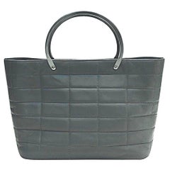 Chanel Bolso de asa de piel de cordero gris con barra de chocolate y herrajes plateados