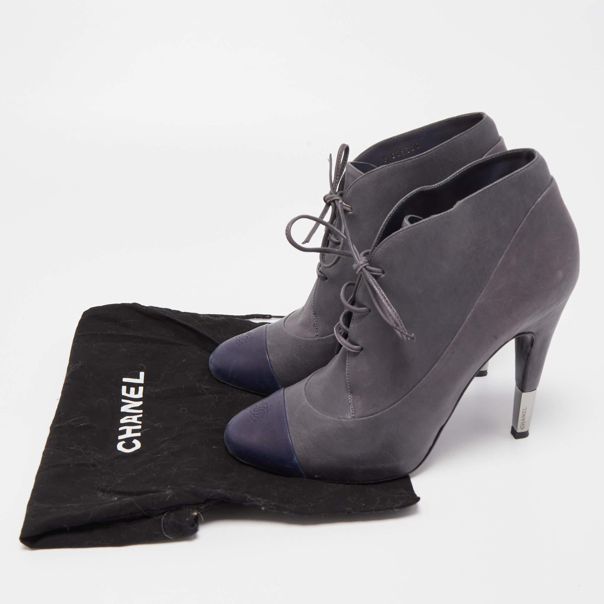 Chanel Grey Leather CC Cap Toe Lac Up Booties Size 39.5 4