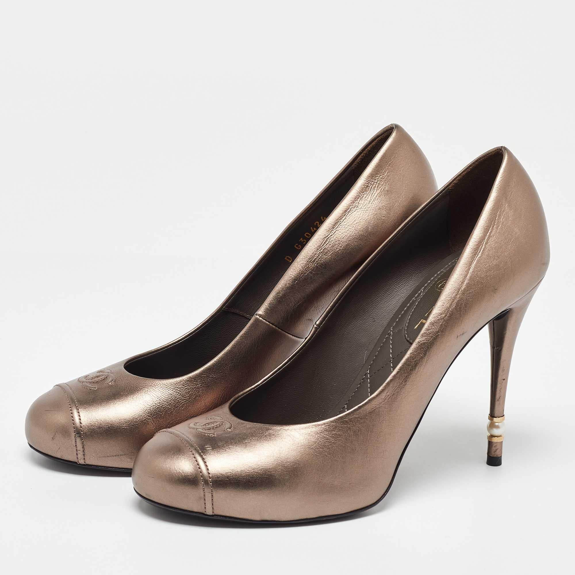 Make a chic style statement with these designer pumps. They showcase sturdy heels and durable soles  perfect for your fashionable outings
