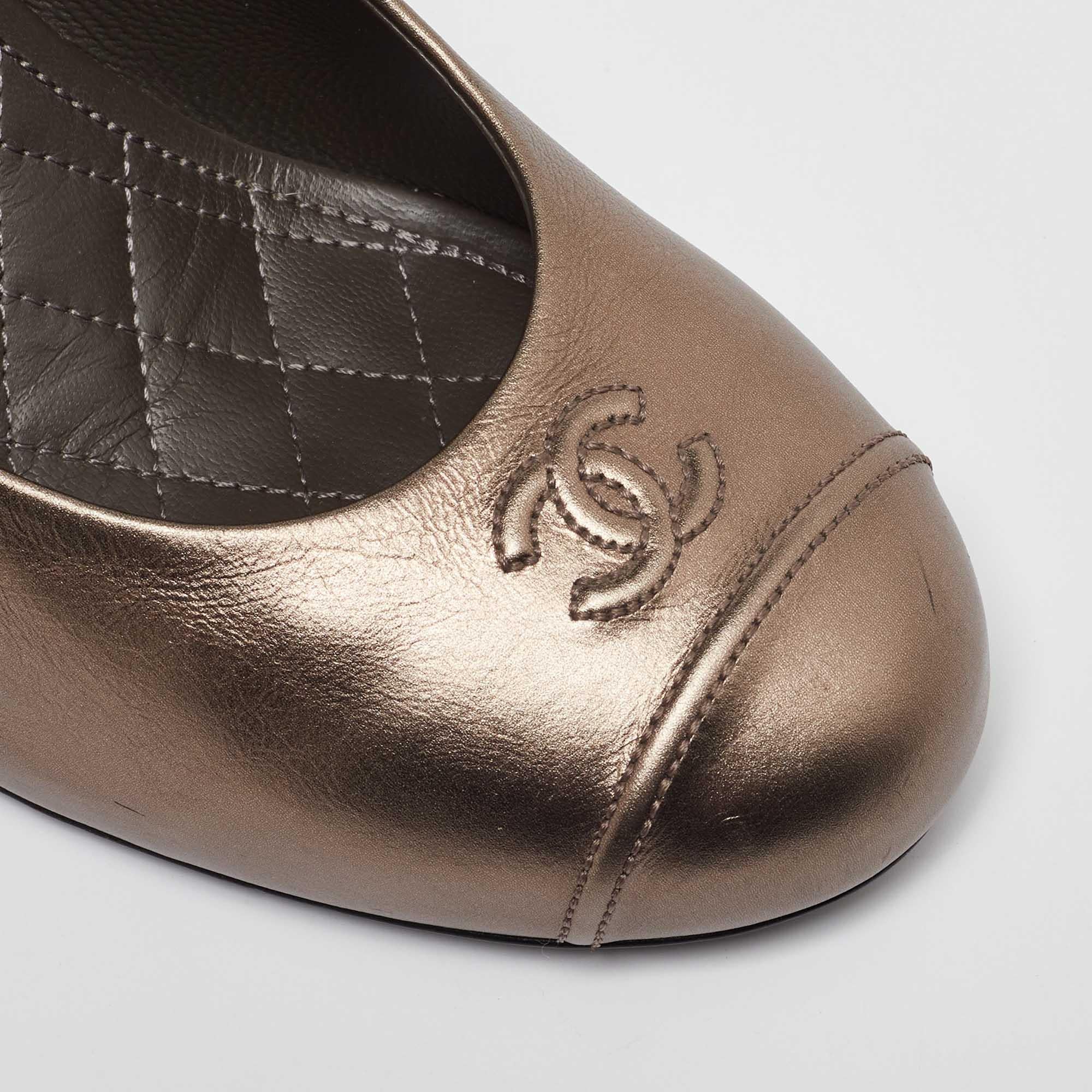 Chanel Grey Leather CC Pearl Heel Cap Toe Pumps Size 40 2