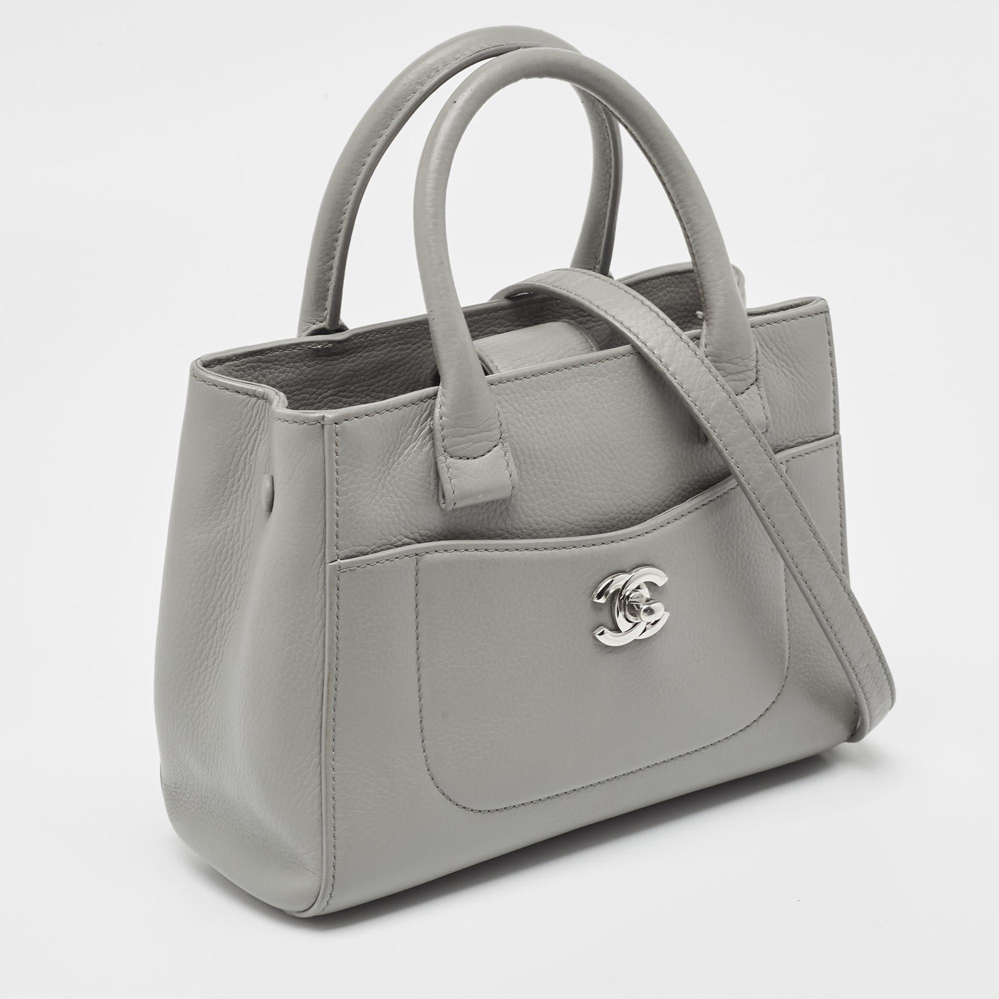 Chanel Grey Leather Mini Neo Executive Shopping Tote In Good Condition In Dubai, Al Qouz 2
