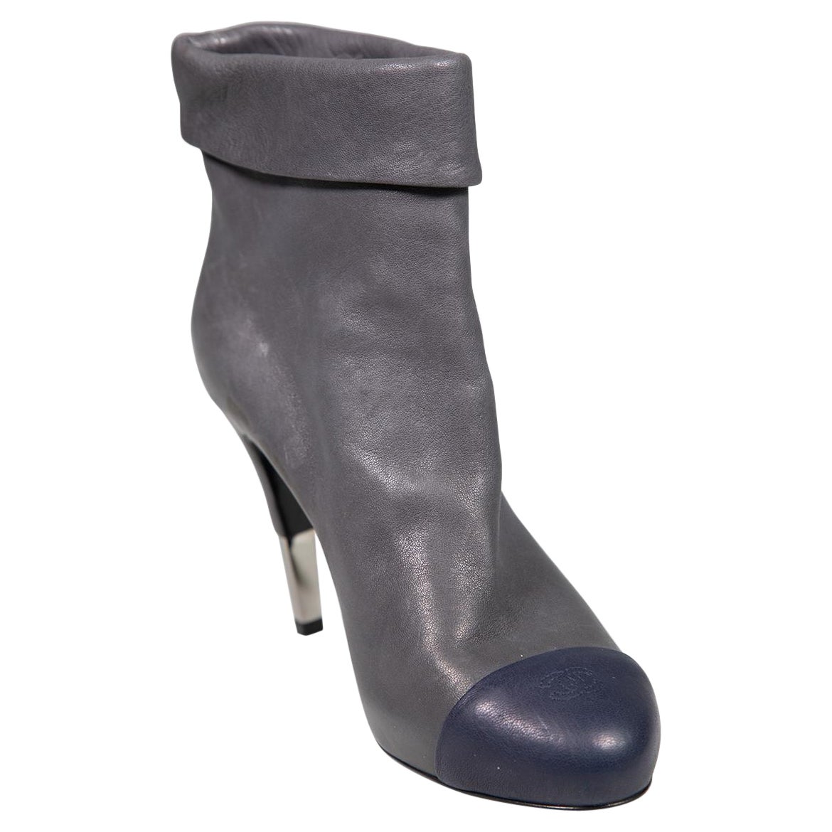 Chanel - Bottes à talon en cuir gris et marine - Taille IT 37