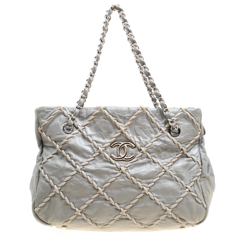 Chanel Grey Leather Wild Stitch Shoulder Bag In Good Condition In Dubai, Al Qouz 2