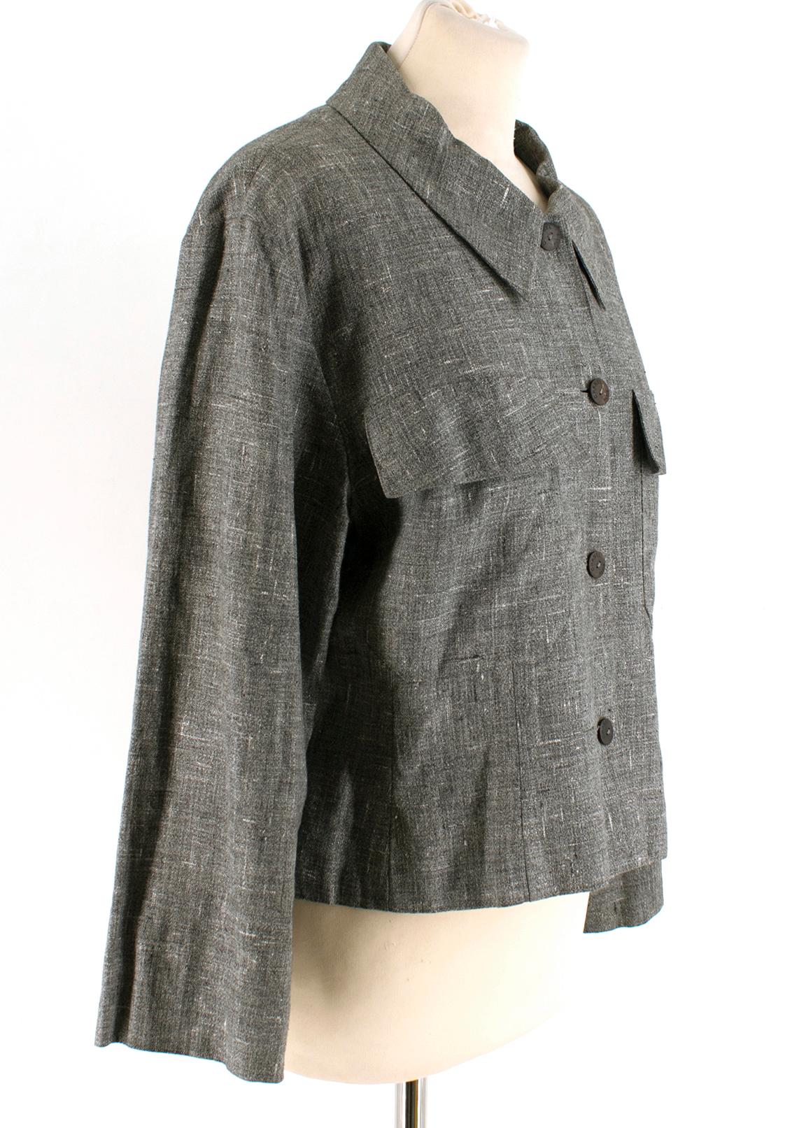 Grey Button up Chanel Blazer 

Two pockets on either side of the bust 
Four Chanel branded buttons 
Quarter Length Sleeves  
Light Weight 
Elasticated Back 
Straight Fit 
Made in France 


Approx:
Measurements are taken with the item lying flat,