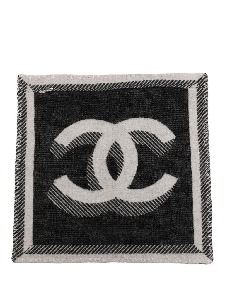 Chanel – Kissenbezug „Contemporary Grey“ mit Logo, aus Wolle und Kaschmir, Unisex, 19