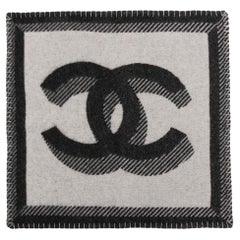 Chanel Grau Logo-Kissenhülle