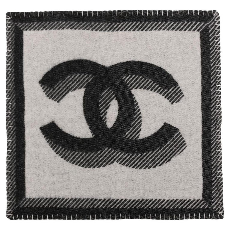 Chanel – Kissenbezug „Contemporary Grey“ mit Logo, aus Wolle und Kaschmir, Unisex, 19