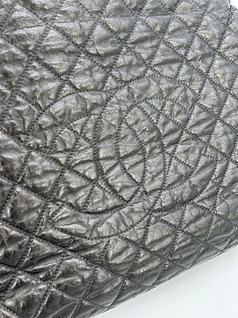 Chanel - Fourre-tout en cuir gris métallisé avec chaîne Me Shoulder Bag en vente 8