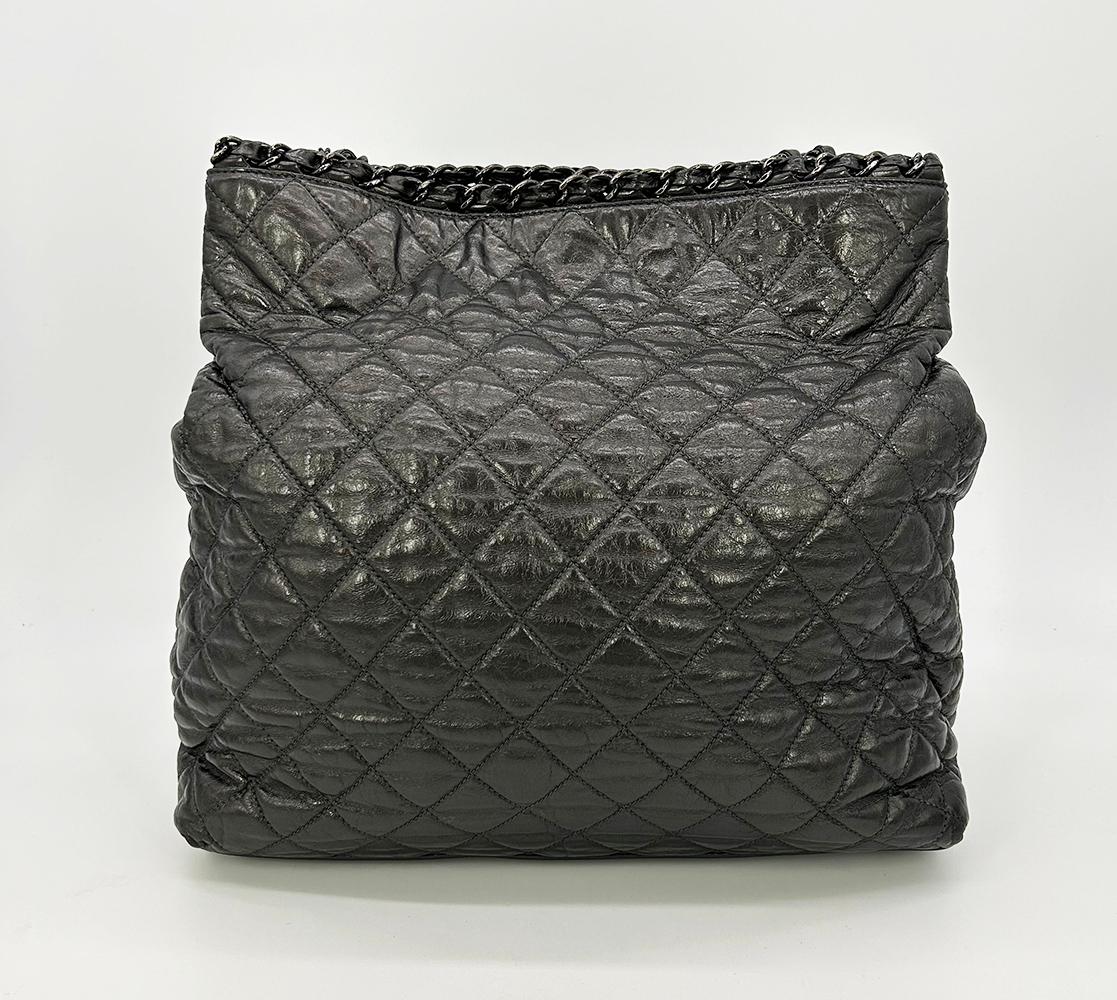 Chanel - Fourre-tout en cuir gris métallisé avec chaîne Me Shoulder Bag Pour femmes en vente
