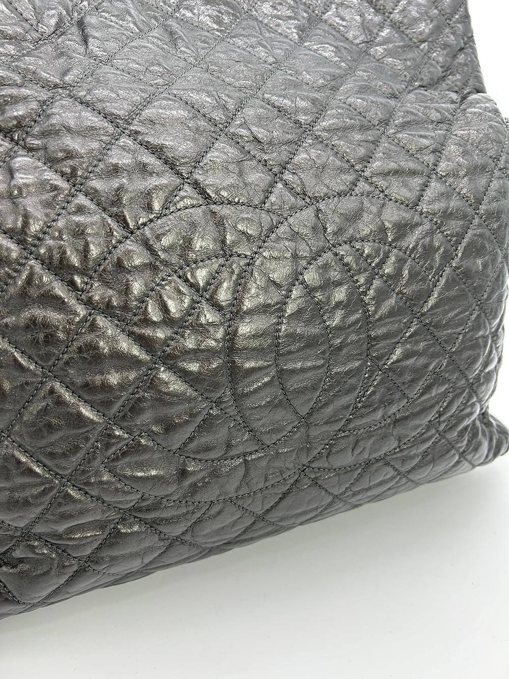Chanel - Fourre-tout en cuir gris métallisé avec chaîne Me Shoulder Bag en vente 1