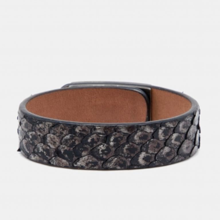 Chanel Grey Metallic Snakeskin Leather Bracelet In Good Condition For Sale In Dubai, Al Qouz 2