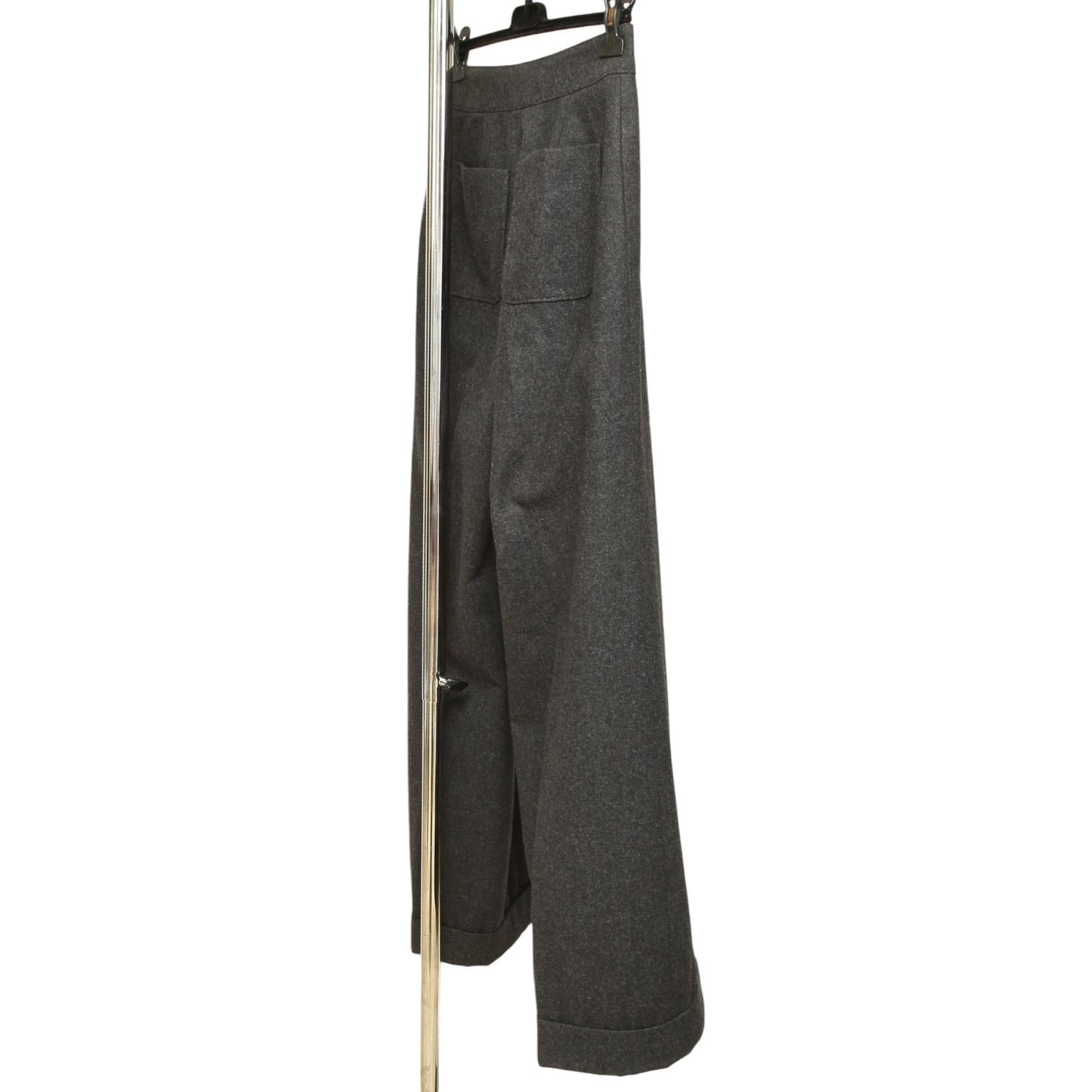 CHANEL Pants Grey Trousers Wide Leg Wool Cuffed Silver Button Silk Lining Sz 40 In Excellent Condition For Sale In Hollywood, FL
