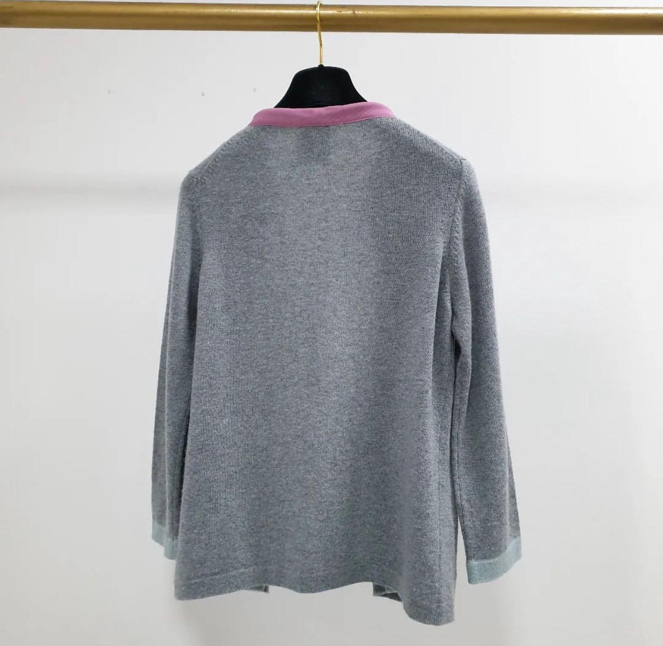 Chanel  knitwear for women. 
Grey Cashmere. 
Size 36 FR. 
Very good used condition. 