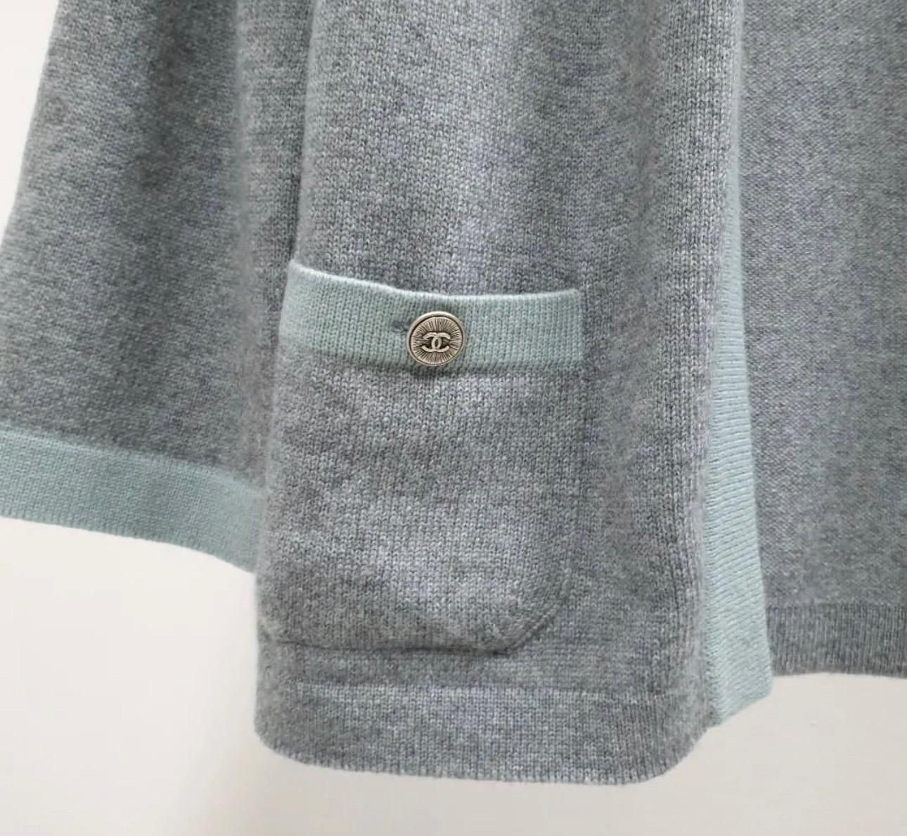 Women's or Men's CHANEL Grey Pink Cashmere Knitwear For Sale