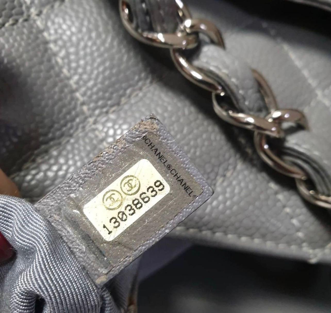 Chanel Grau Gesteppte Kaviar Leder Grand Einkaufstasche Damen