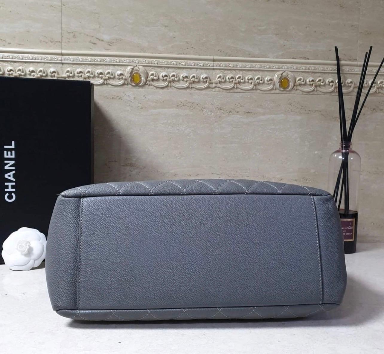Chanel Grau Gesteppte Kaviar Leder Grand Einkaufstasche 4