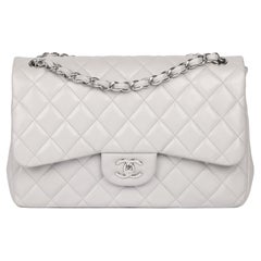 CHANEL Graue gesteppte Kaviar-Ledertasche mit klassischer doppelter Klappe