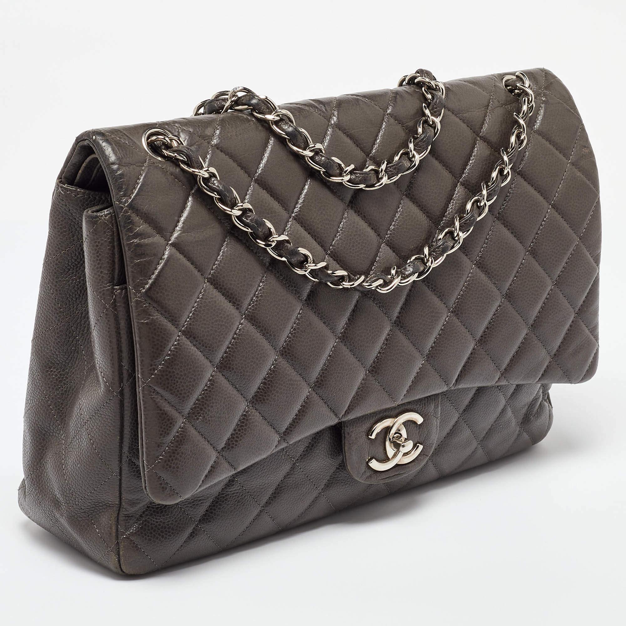 Bolso Chanel Gris Acolchado Caviar Piel Maxi Classic Doble Solapa Negro en venta