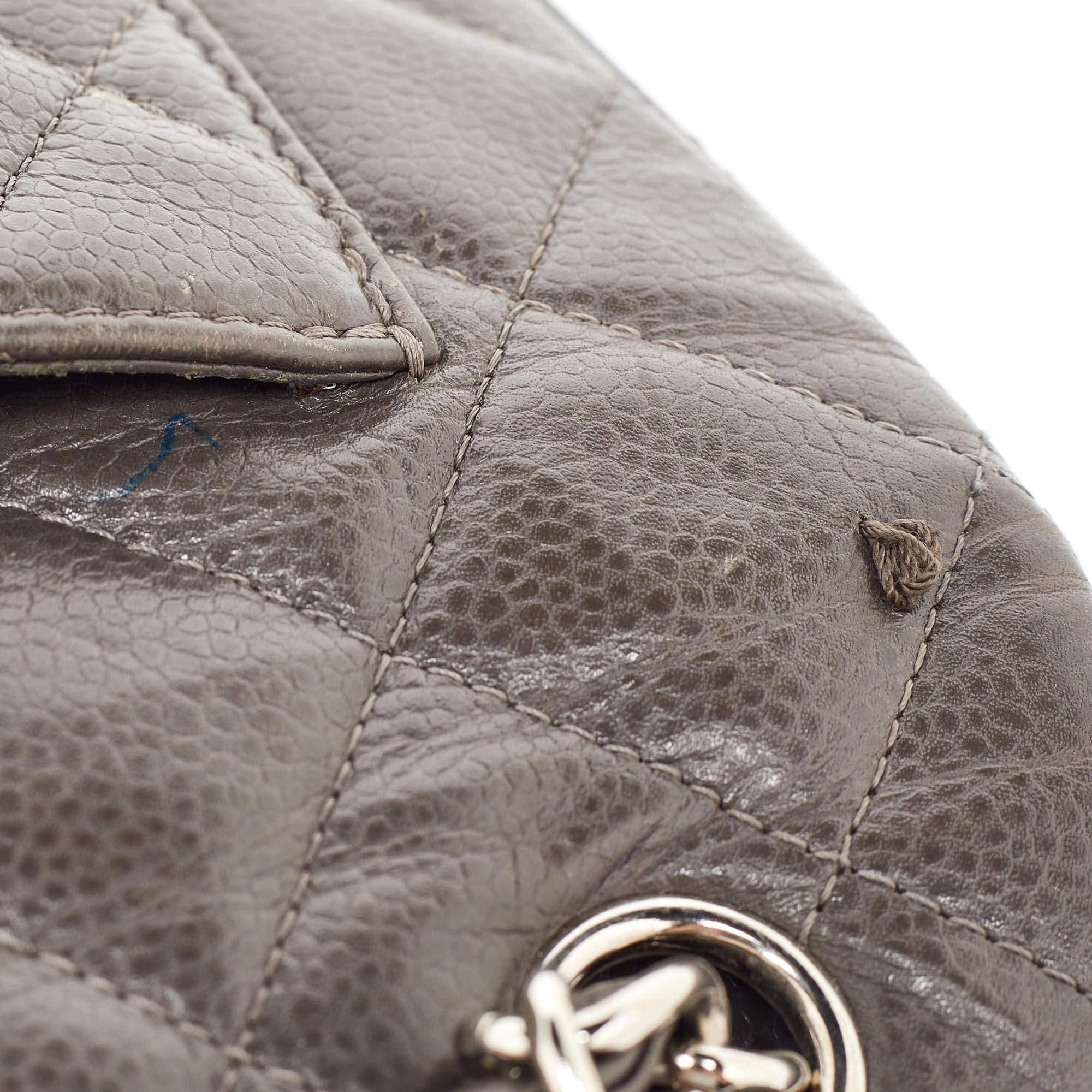 Bolso Chanel Gris Acolchado Caviar Piel Maxi Classic Doble Solapa en venta 1