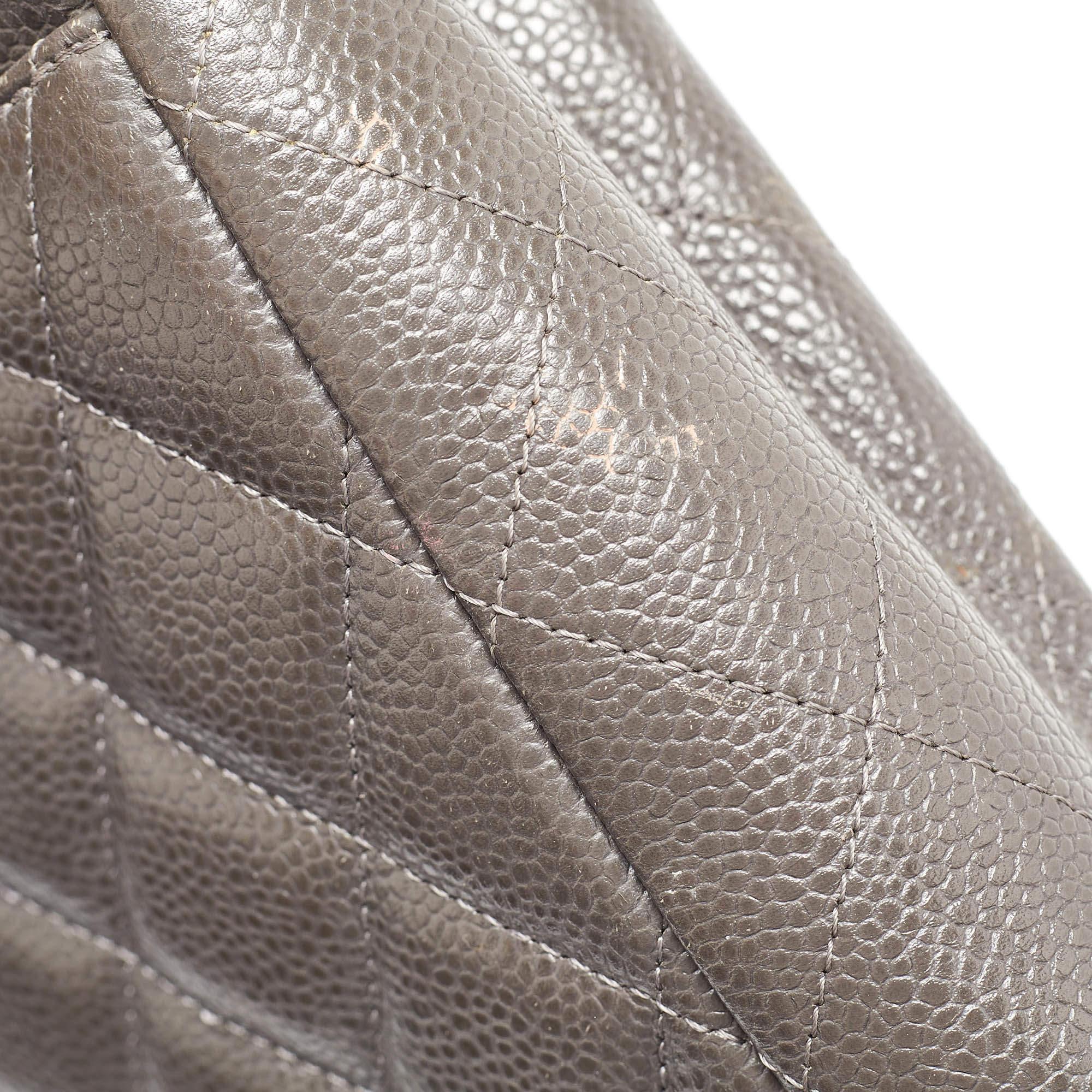 Bolso Chanel Gris Acolchado Caviar Piel Maxi Classic Doble Solapa en venta 4