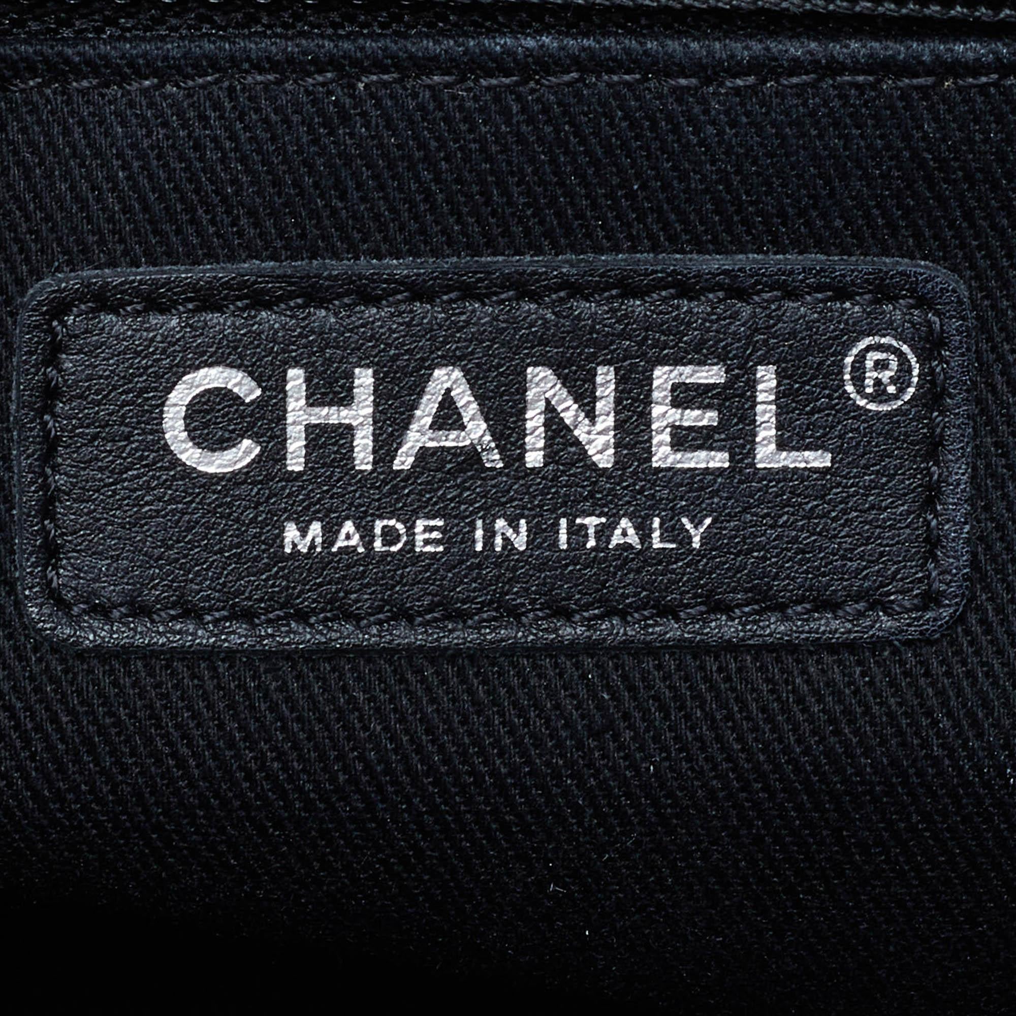 Chanel Grey Quilted Glazed Leather Small CC Delivery Bag For Sale 4