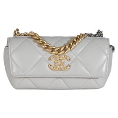 Chanel Grau gesteppt Lammfell Chanel 19 Sonnenbrille Fall mit Kette