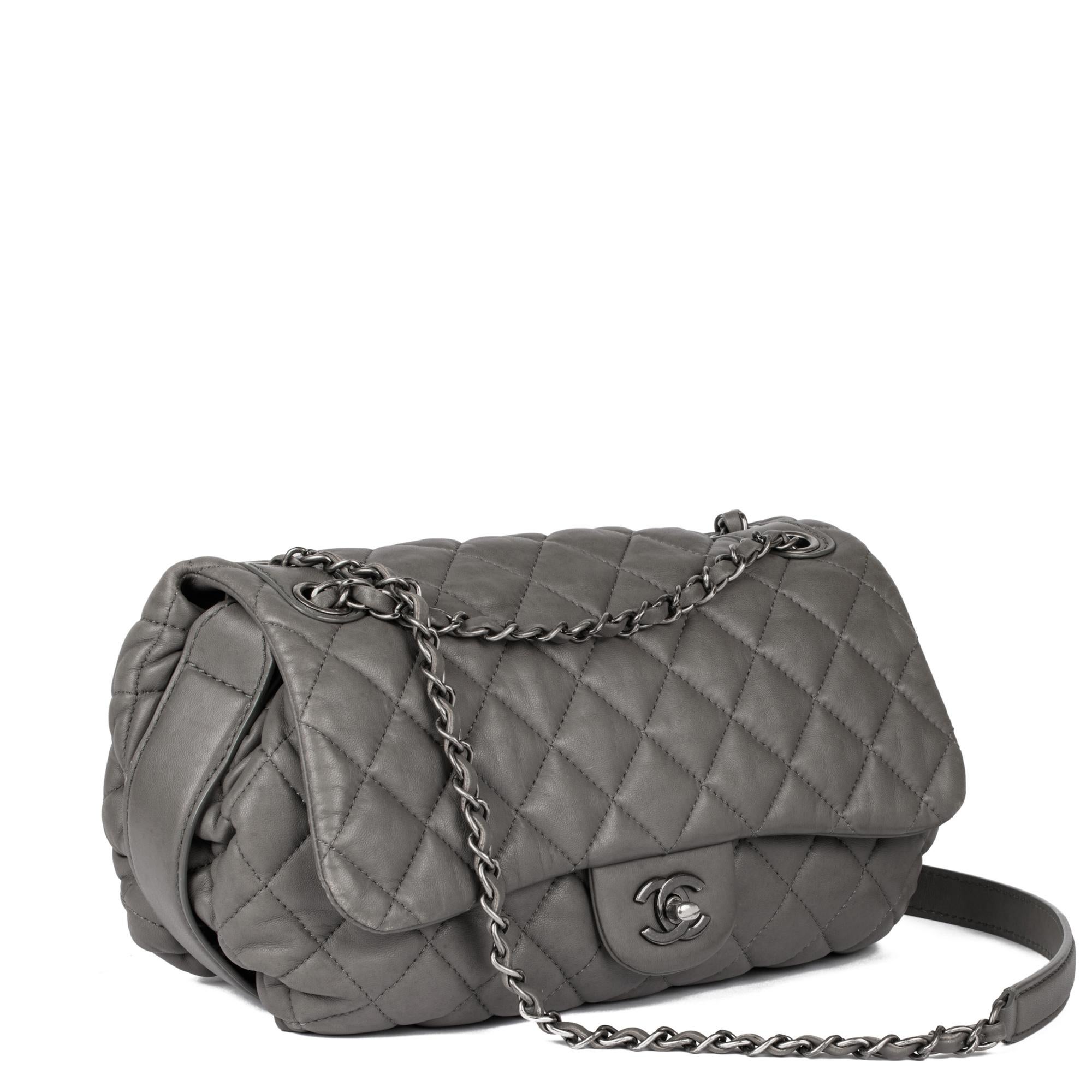 CHANEL
Grey Quilted Lambskin Classic Single Flap Bag

Xupes Reference: HB5151
Serial Number: 18535324
Age (Circa): 2014
Accompanied By: Chanel Dust Bag, Authenticity Card
Authenticity Details: Date Stamp (Made in Italy)
Gender: Ladies
Type: