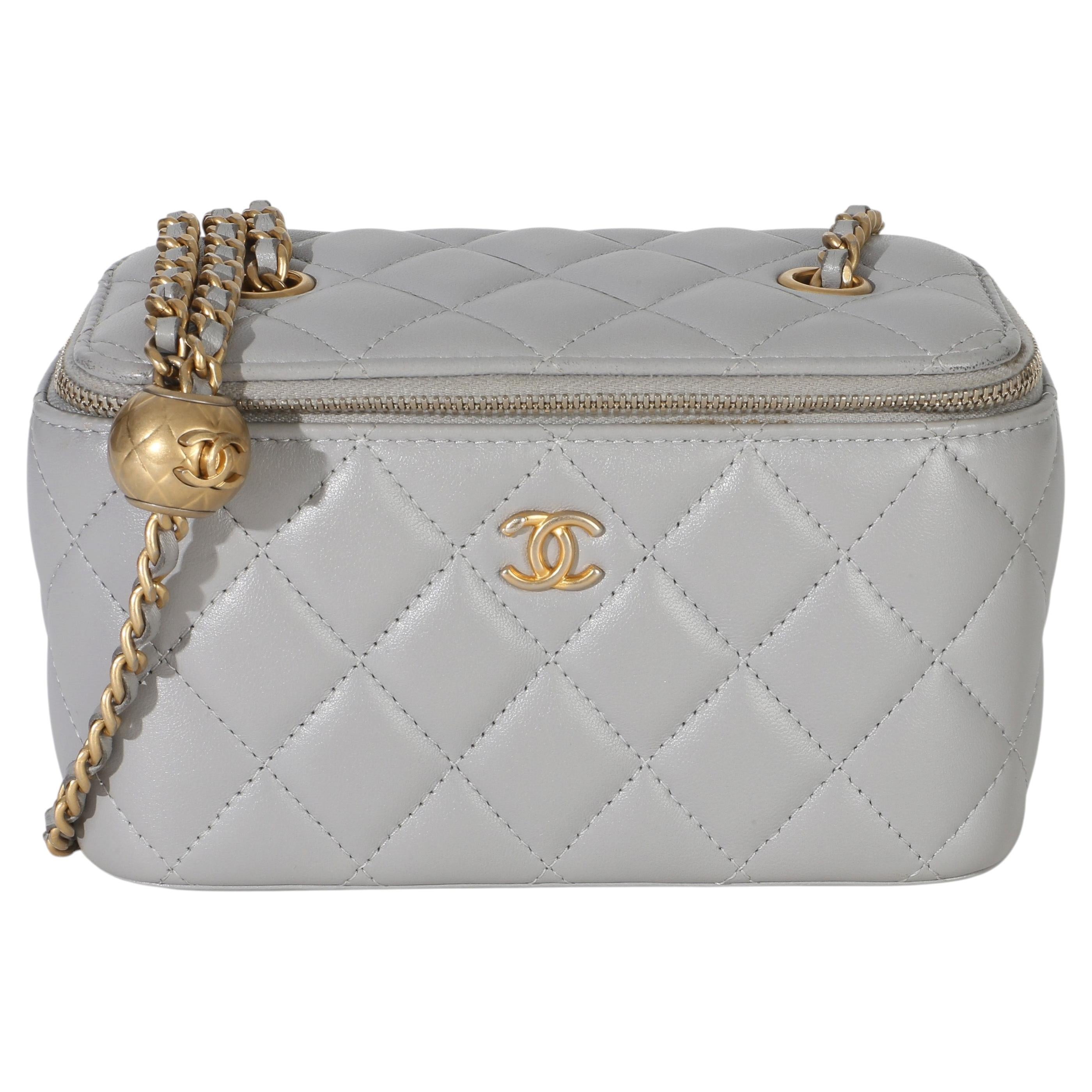 Chanel Grau gesteppt Lammfell kleine Perle Crush Vanity Case