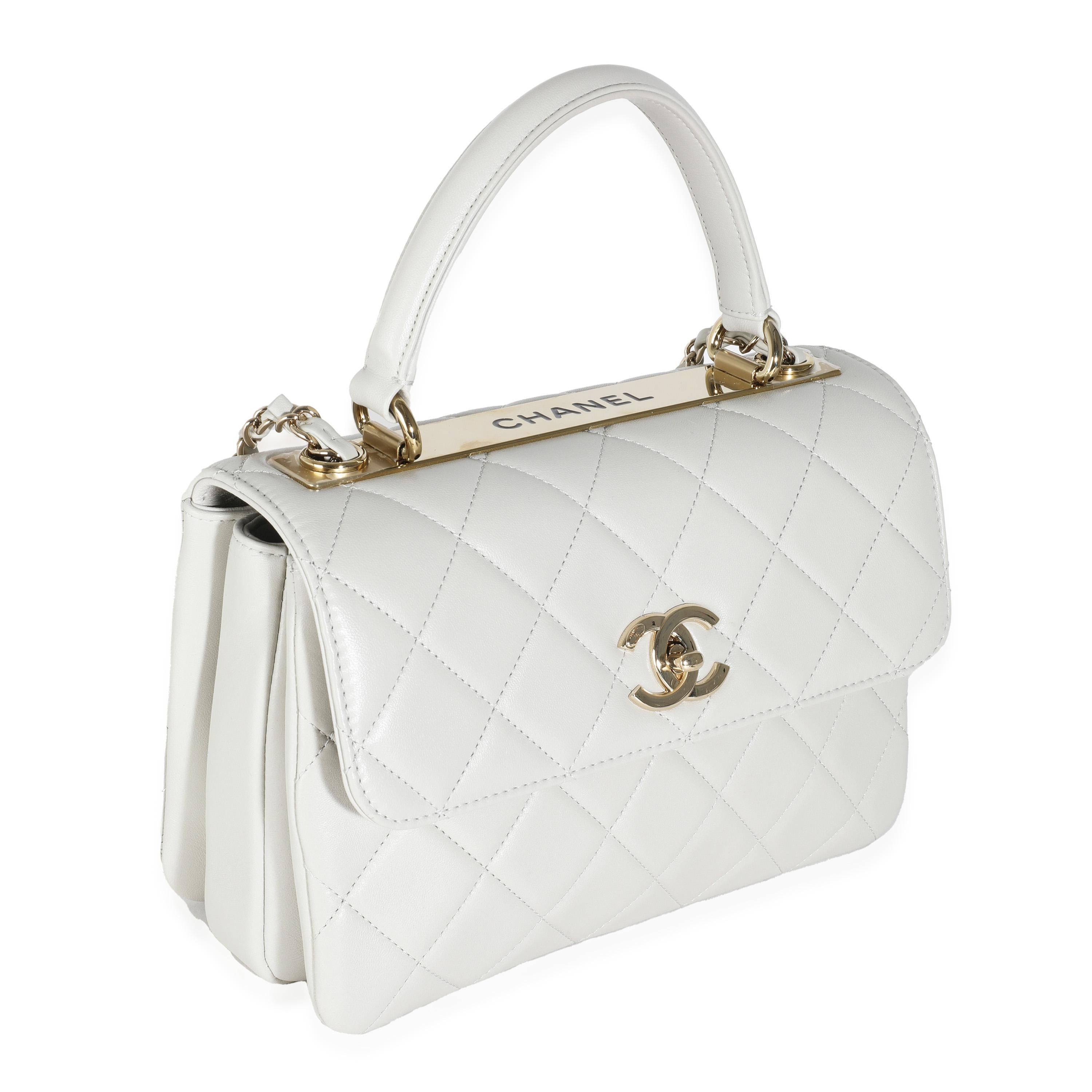Gris Chanel - Petit sac à rabat tendance CC à poignée supérieure en cuir d'agneau matelassé gris en vente