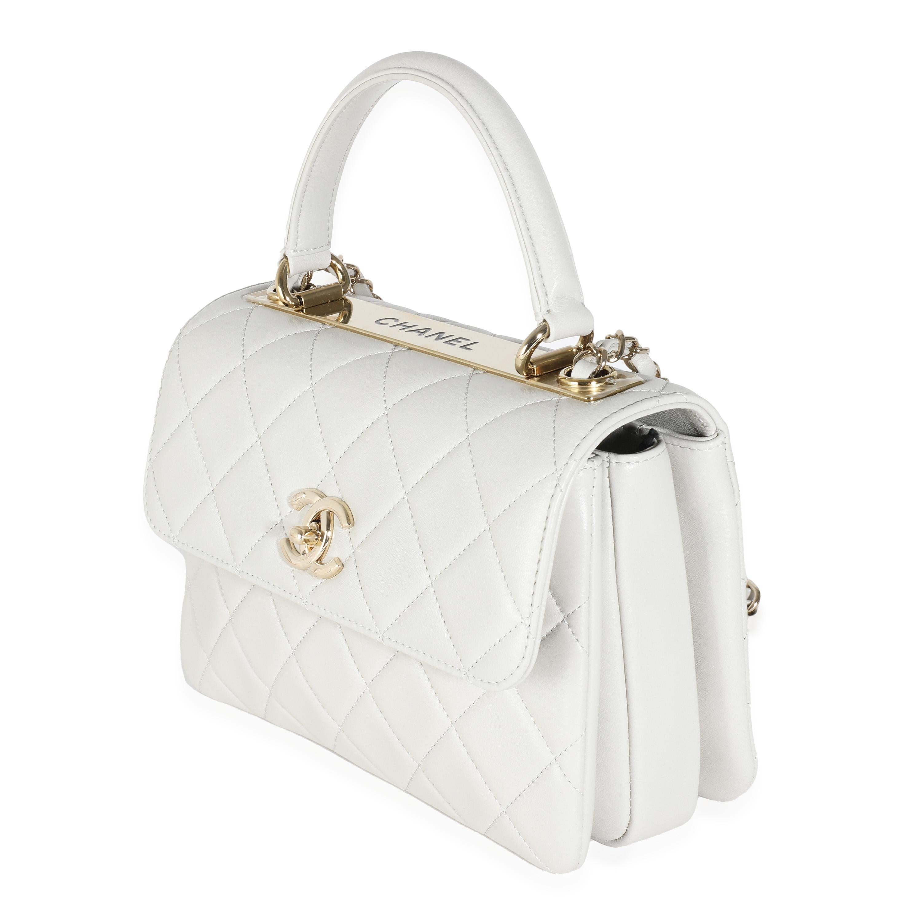 Chanel - Petit sac à rabat tendance CC à poignée supérieure en cuir d'agneau matelassé gris Excellent état - En vente à New York, NY