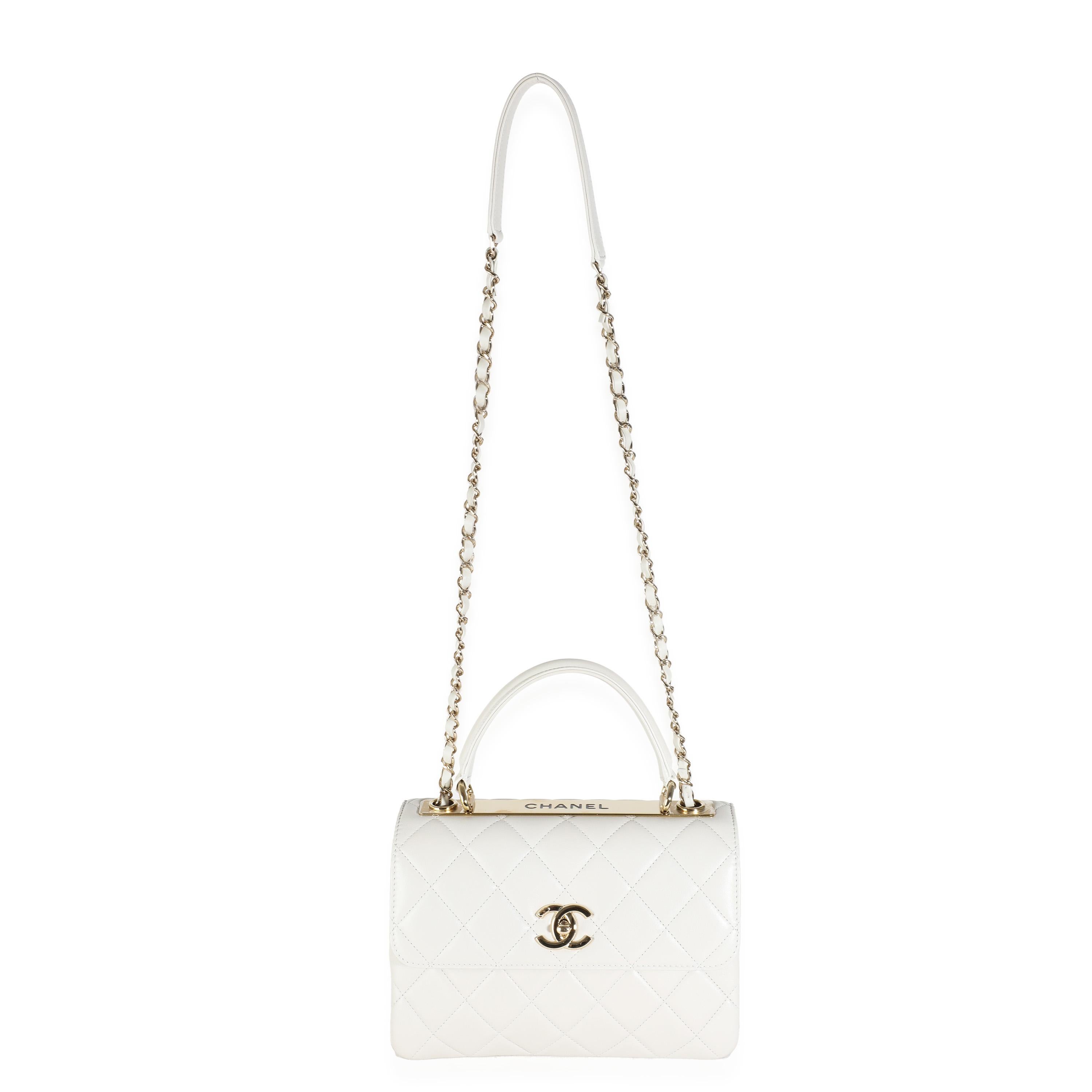 Chanel - Petit sac à rabat tendance CC à poignée supérieure en cuir d'agneau matelassé gris en vente 1