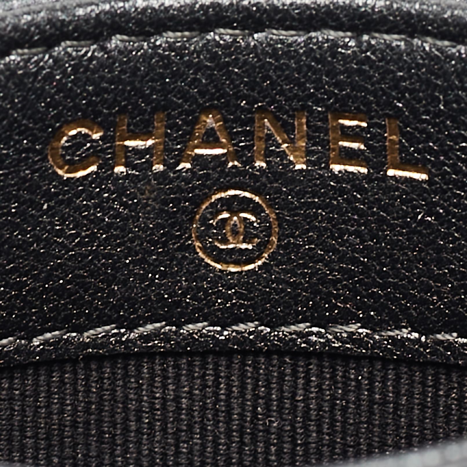 Chanel - Porte-cartes 19 en cuir gris matelassé en vente 4