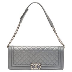 Sac Boy East West en cuir matelassé gris Chanel