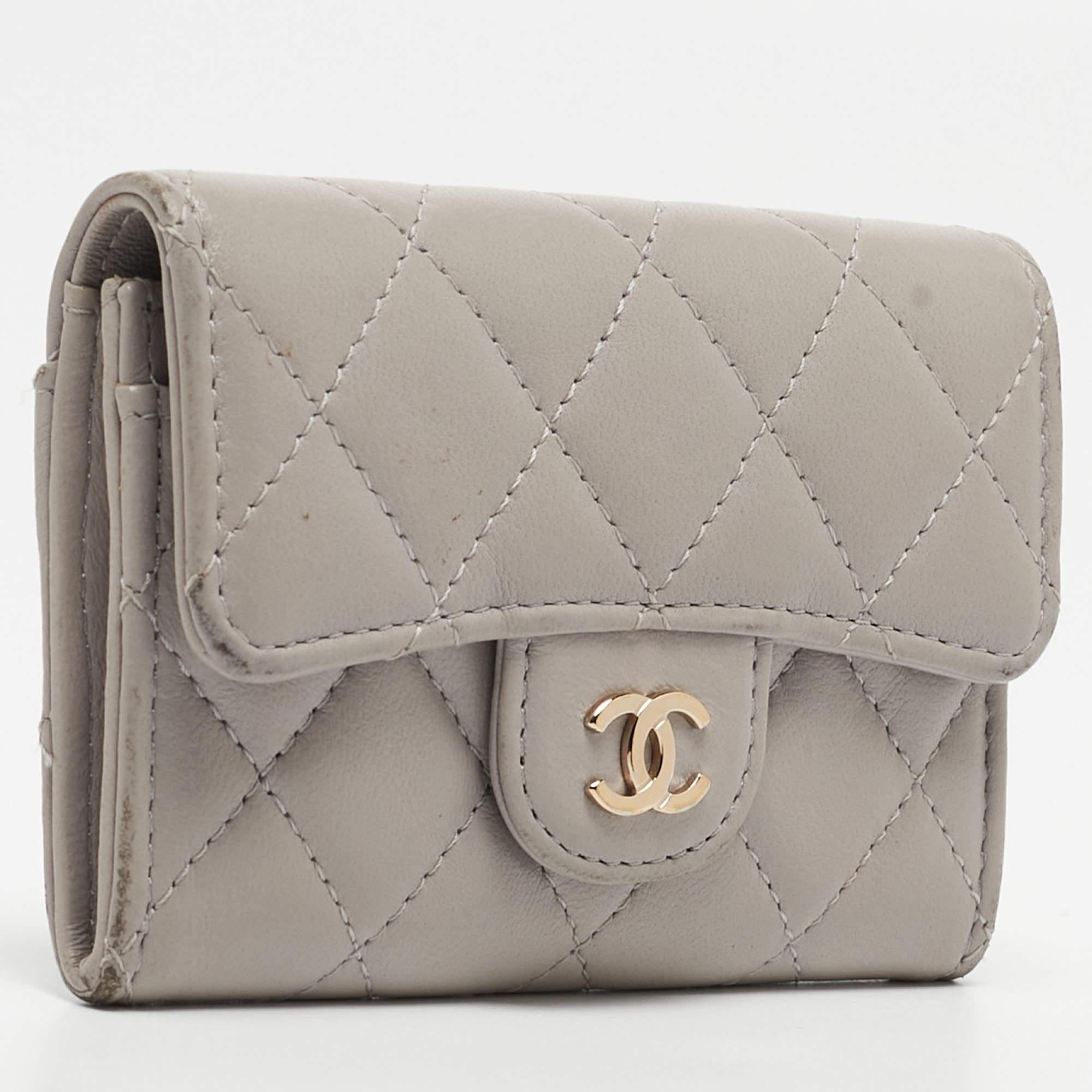 Chanel Grey Quilted Leather Flap Card Holder For Sale 3