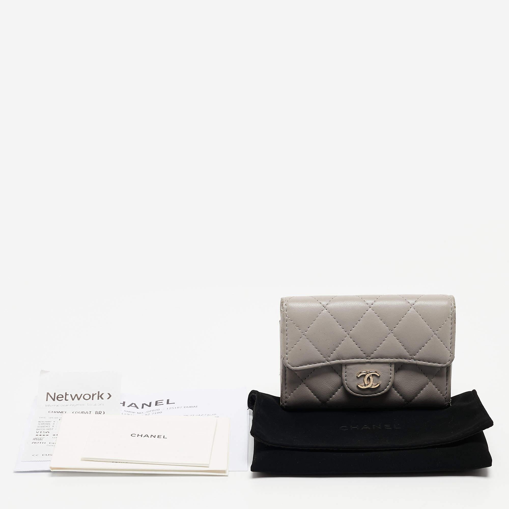 Chanel Grey Quilted Leather Flap Card Holder For Sale 4