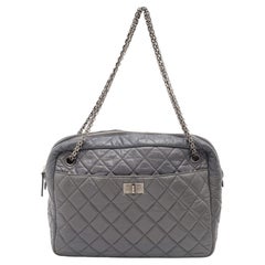 Borsa Chanel in pelle trapuntata grigia con custodia per fotocamera grande Reissue