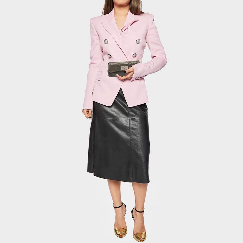 Ensure your essentials are in order and your outfit is complete with this Chanel clutch. Crafted using the best materials the bag carries the Maisons signature of artful craftsmanship and enduring appeal.