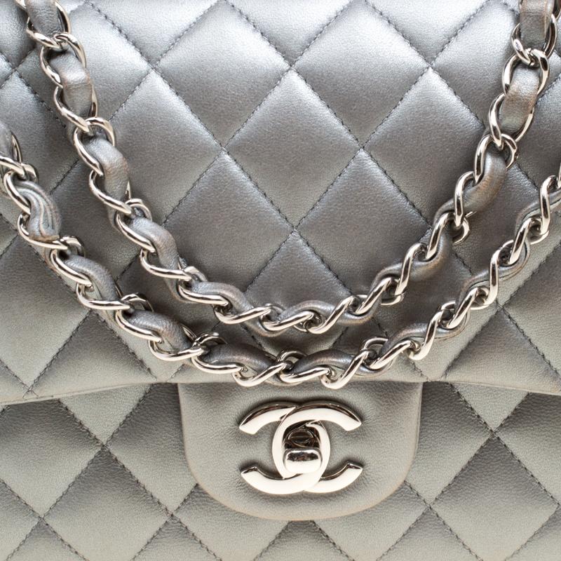 Chanel Grey Quilted Leather Medium Classic Double Flap Bag In Good Condition In Dubai, Al Qouz 2