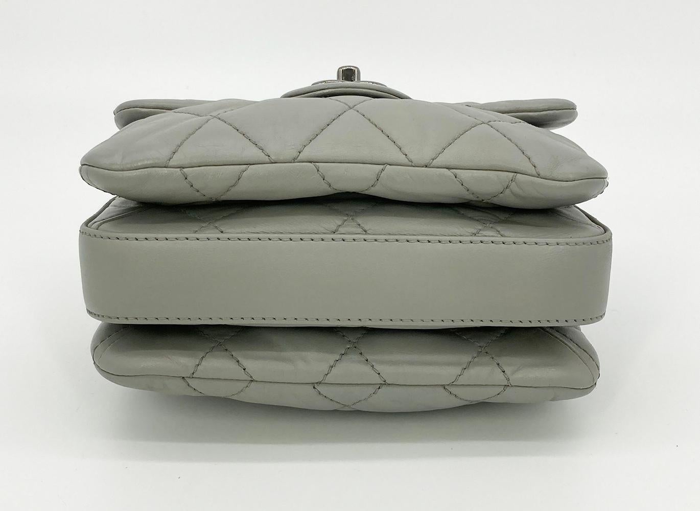 Grigio Mini borsa a fisarmonica in pelle trapuntata grigia di Chanel