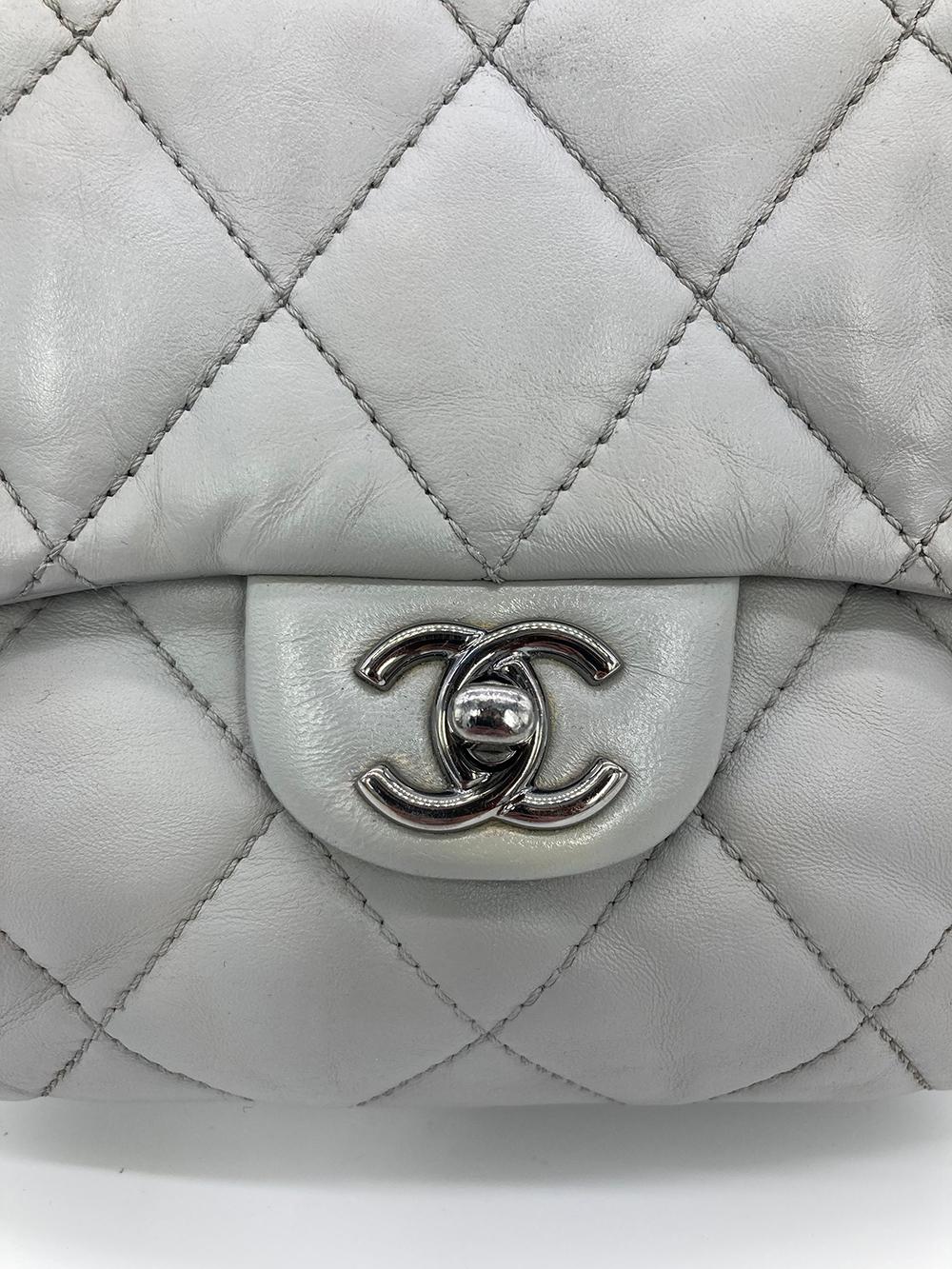 Mini borsa a fisarmonica in pelle trapuntata grigia di Chanel In condizioni buone a Philadelphia, PA