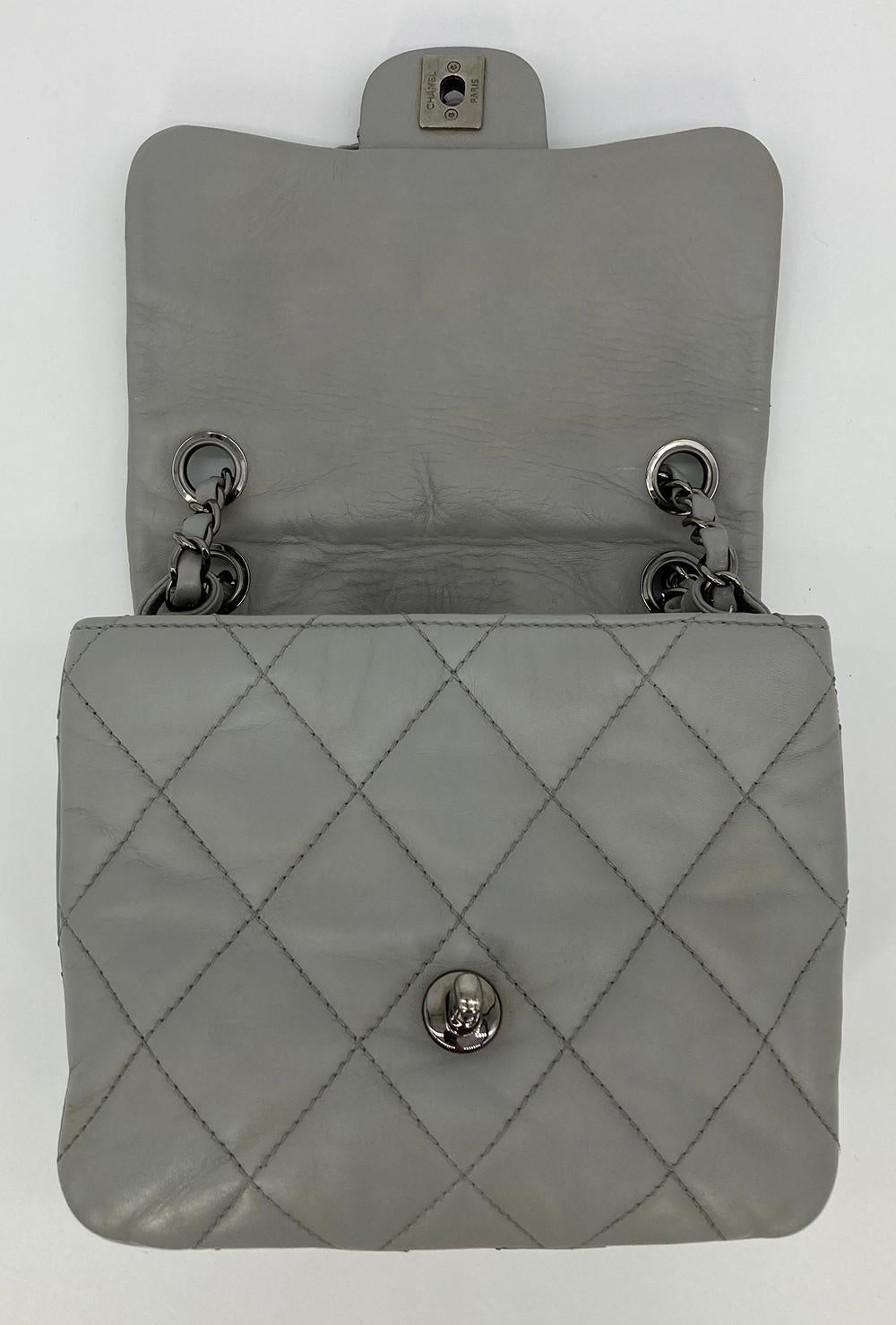 Donna Mini borsa a fisarmonica in pelle trapuntata grigia di Chanel