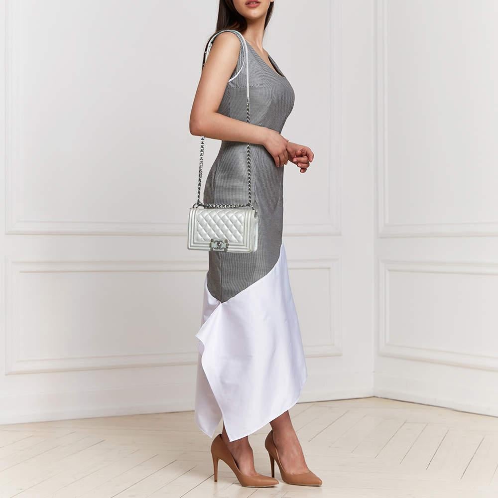 Designer bags are ideal companions for ample occasions Here we have a fashion meets functionality piece crafted with precision. It has been equipped with a well sized interior that can easily fit all your essentials.