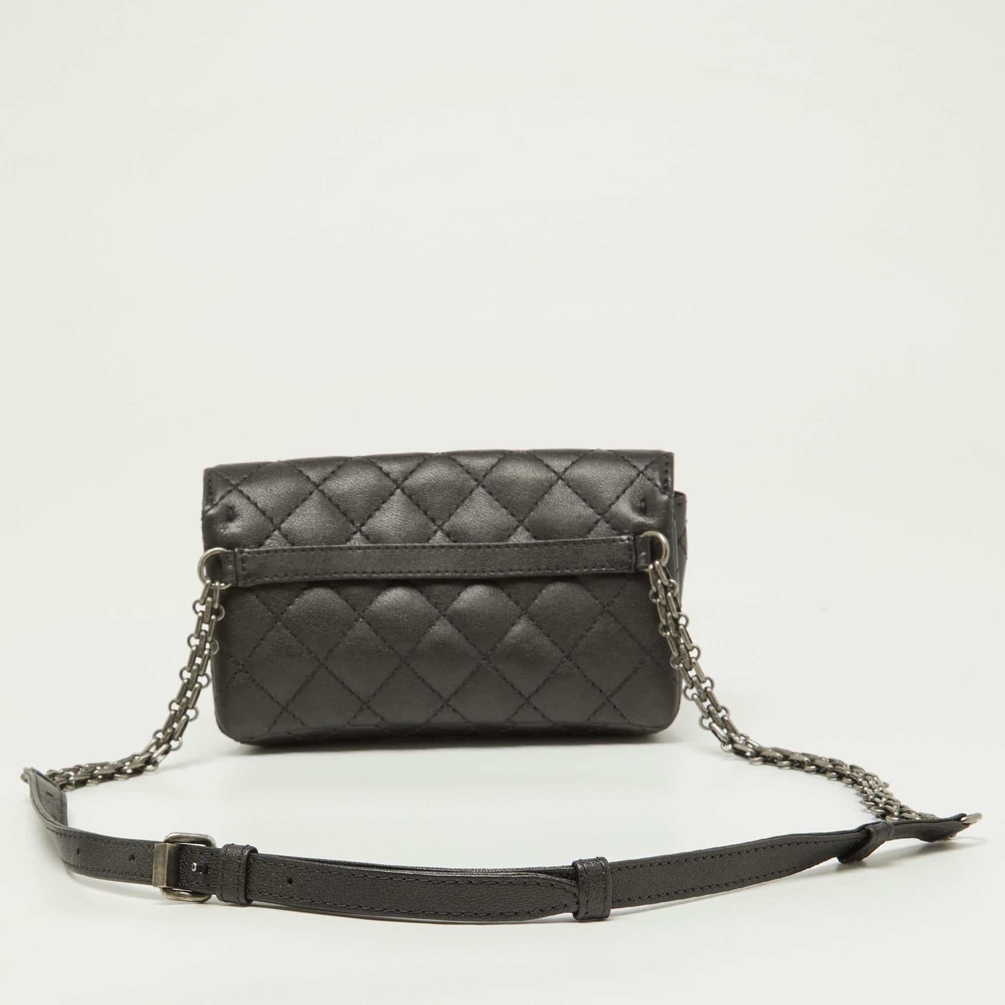 For days when you need just essentials, carry this cutesy Reissue 2.55 belt bag. It has been expertly crafted from durable quilted leather in the iconic silhouette. It comes with the Mademoiselle lock on the front flap, an interwoven chain belt, and