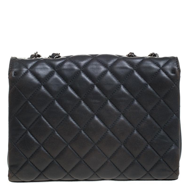 We all need something in our closets that will never go out of style. This shoulder bag from Chanel is super classy and well-made. It has been crafted from leather and features the signature quilt. The front flap opens to a satin interior and an