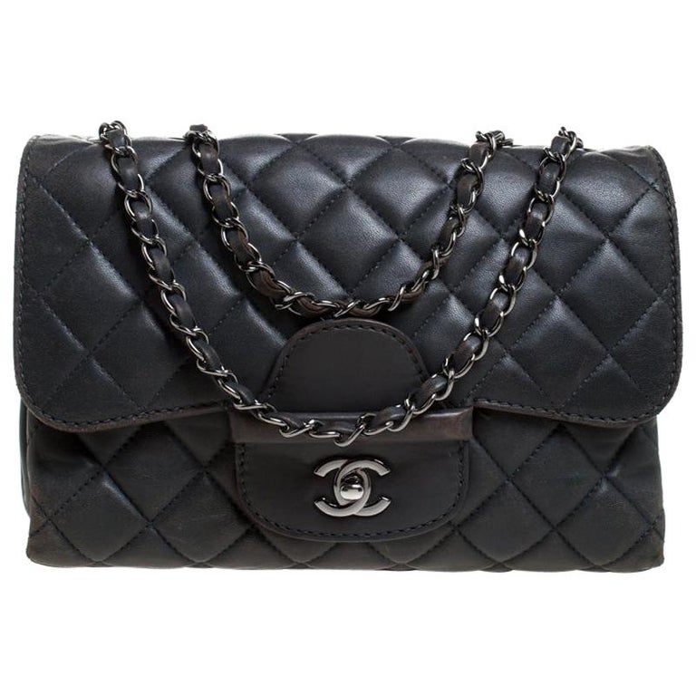 Chanel Grey Quilted Leather Shoulder Bag For Sale at 1stDibs