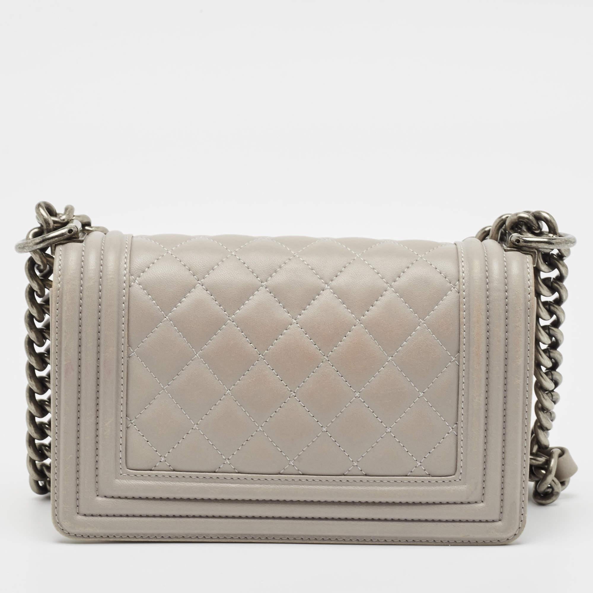 Chanel Grey Quilted Leather Small Boy Flap Bag In Good Condition For Sale In Dubai, Al Qouz 2
