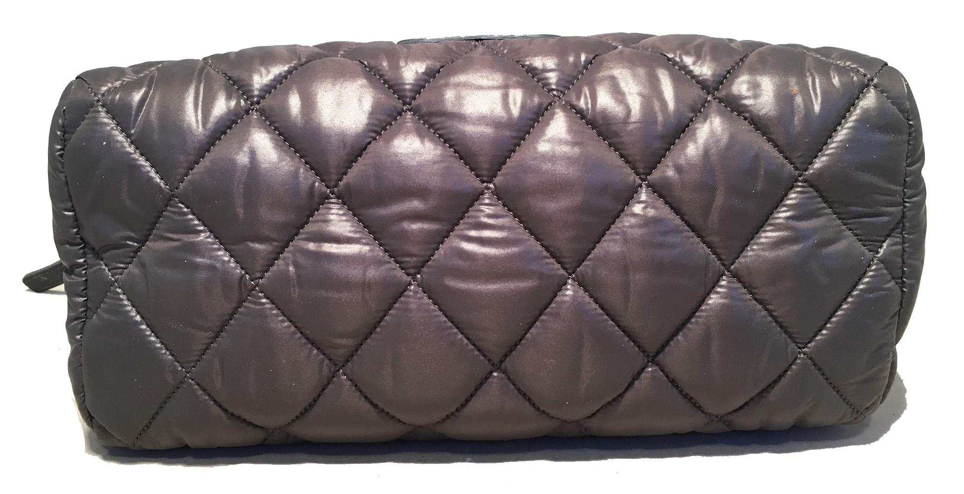 Chanel Grey Puffy Quilted Travel Accessories Cosmetic Pouch Excellent état - En vente à Philadelphia, PA