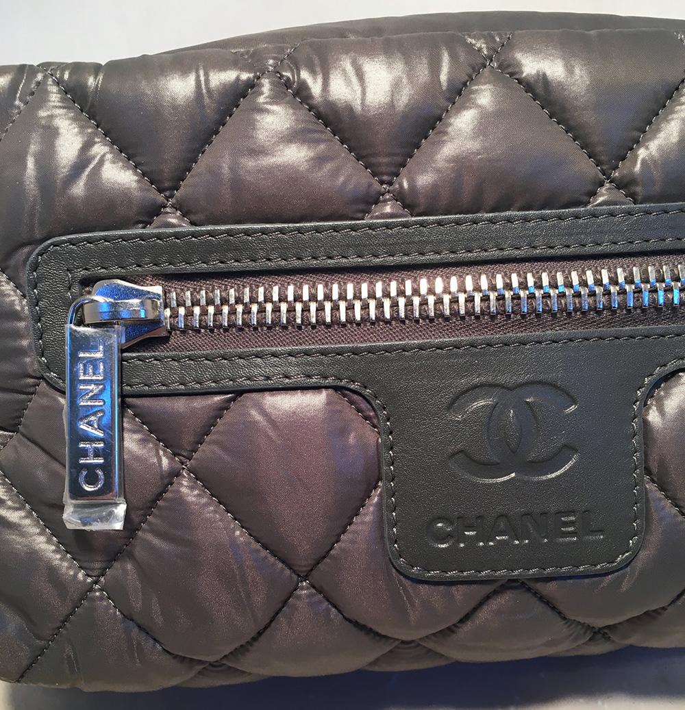 Chanel Grey Puffy Quilted Travel Accessories Cosmetic Pouch Unisexe en vente