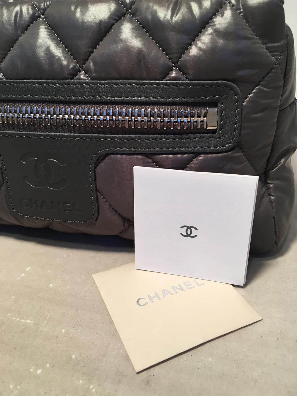 Chanel Grey Puffy Quilted Travel Accessories Cosmetic Pouch en vente 4